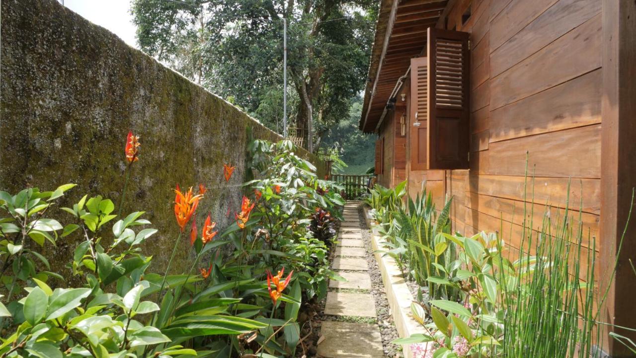 Sanggar Pantcha Indra Guest House Kemuning Exterior photo