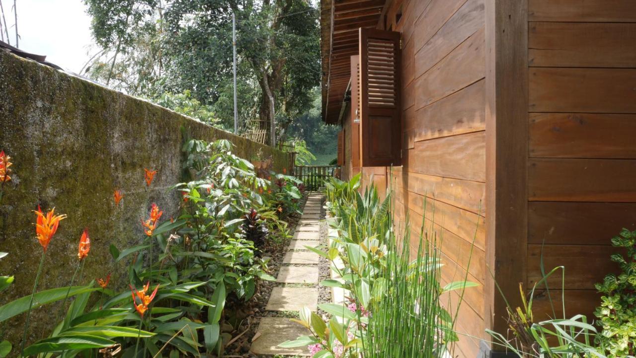 Sanggar Pantcha Indra Guest House Kemuning Exterior photo