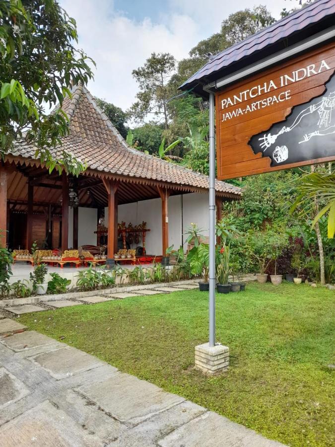 Sanggar Pantcha Indra Guest House Kemuning Exterior photo