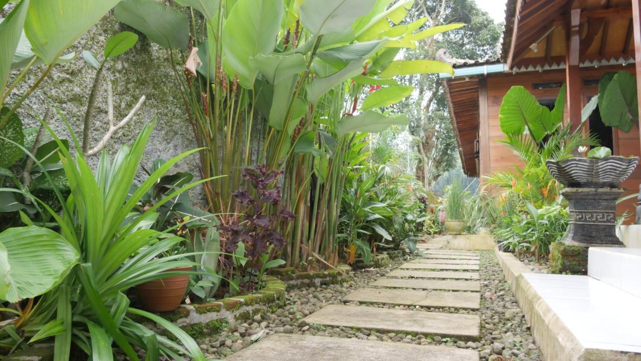 Sanggar Pantcha Indra Guest House Kemuning Exterior photo