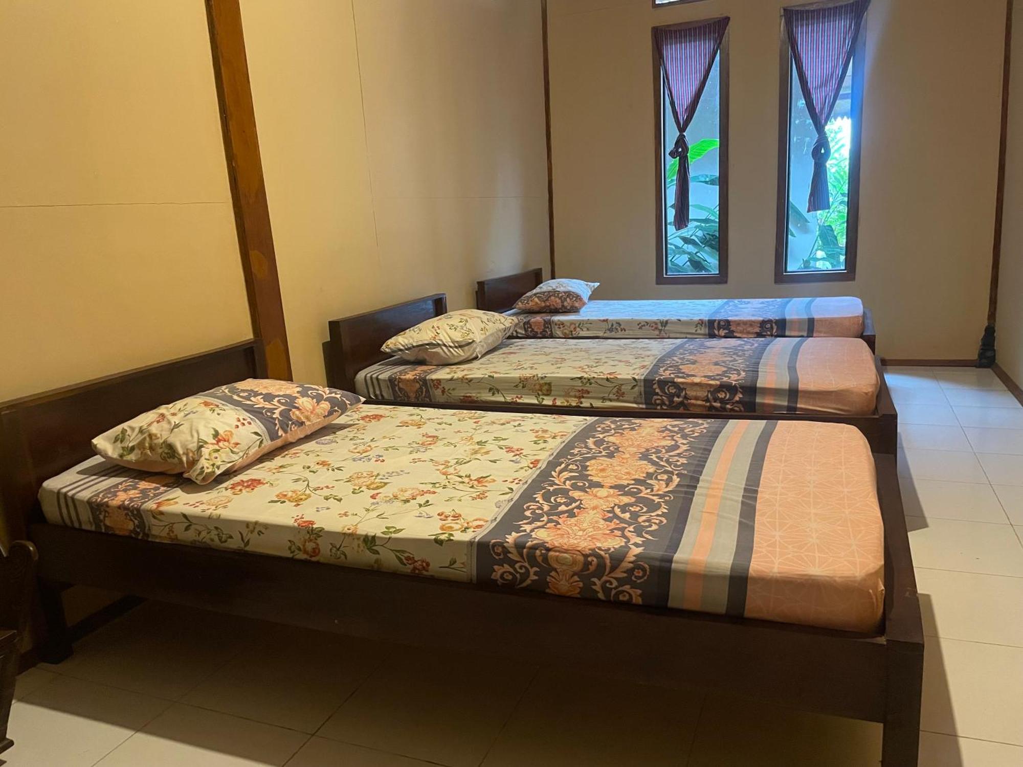 Sanggar Pantcha Indra Guest House Kemuning Exterior photo
